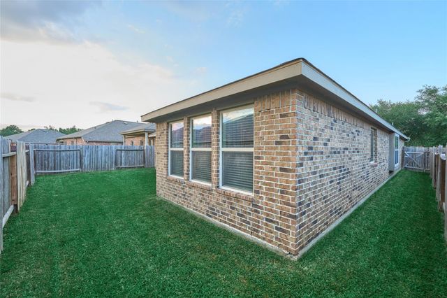 655 Oak Circle Drive E, Conroe, TX 77301