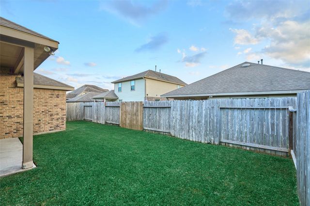 655 Oak Circle Drive E, Conroe, TX 77301