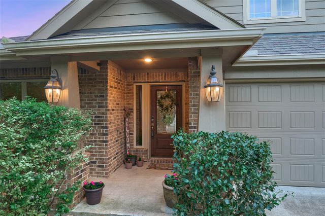 655 Oak Circle Drive E, Conroe, TX 77301