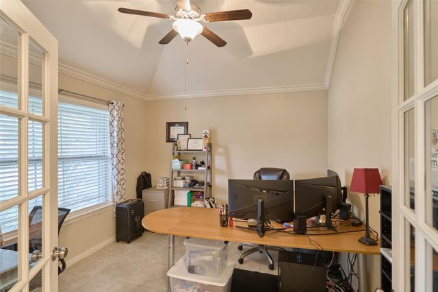 655 Oak Circle Drive E, Conroe, TX 77301