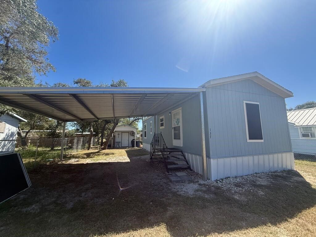 137 Lantana Dr, Rockport, TX 78382 — exterior