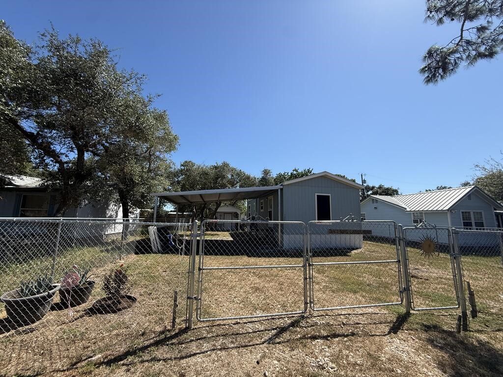 137 Lantana Dr, Rockport, TX 78382 — photo 2