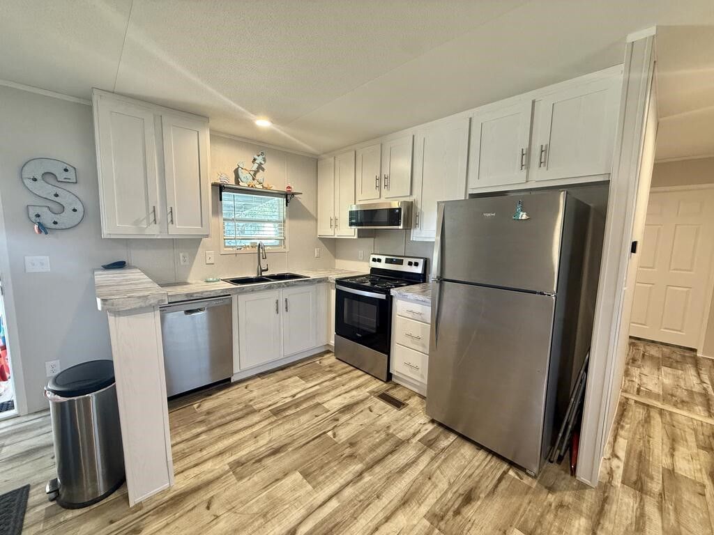 137 Lantana Dr, Rockport, TX 78382 — photo 5