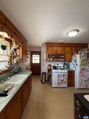 908 BELMORE AVE, Staunton, VA 24401