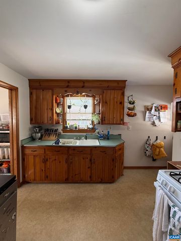 908 BELMORE AVE, Staunton, VA 24401