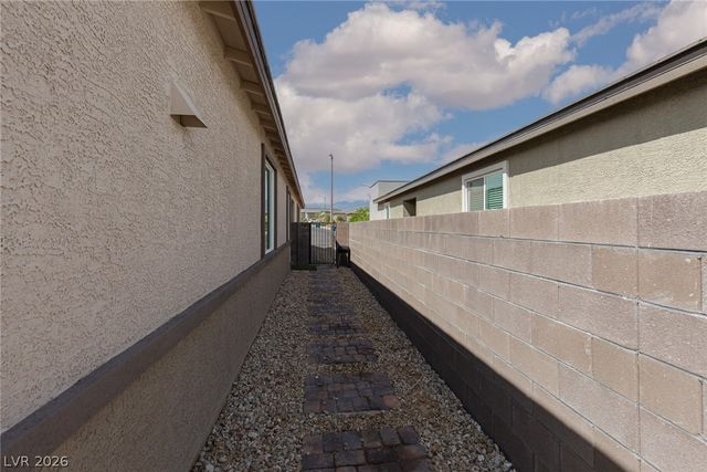 9734 Pacific Pine Street, Las Vegas, NV 89143