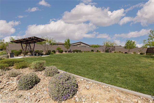 9734 Pacific Pine Street, Las Vegas, NV 89143