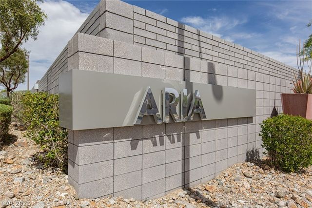 9734 Pacific Pine Street, Las Vegas, NV 89143