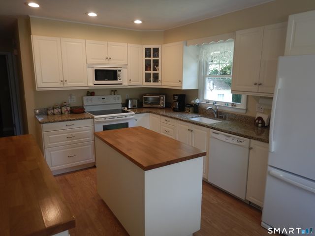 26 Beach Park Road, Clinton, CT 06413