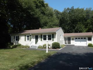 26 Beach Park Road, Clinton, CT 06413