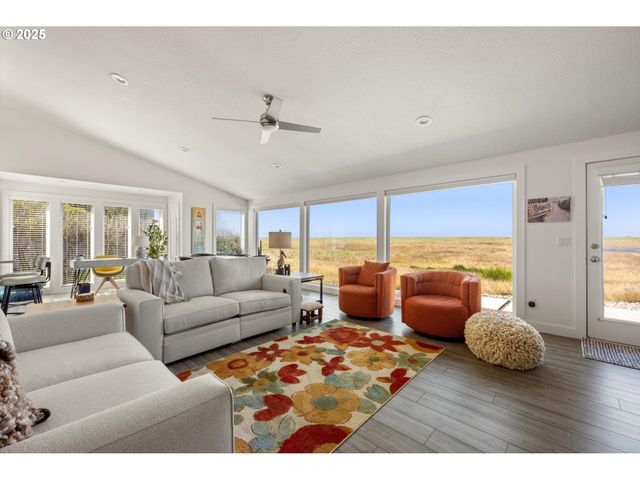 89026 OCEAN Dr, Warrenton, OR 97146