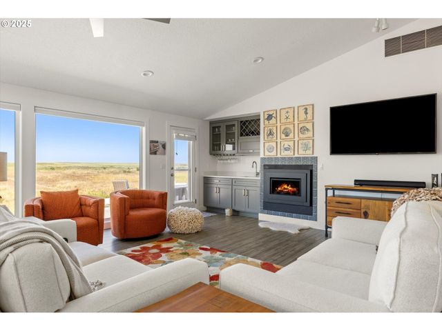 89026 OCEAN Dr, Warrenton, OR 97146