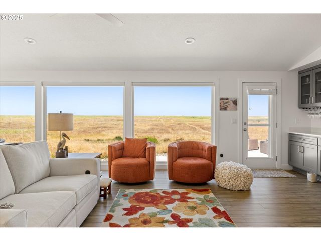 89026 OCEAN Dr, Warrenton, OR 97146