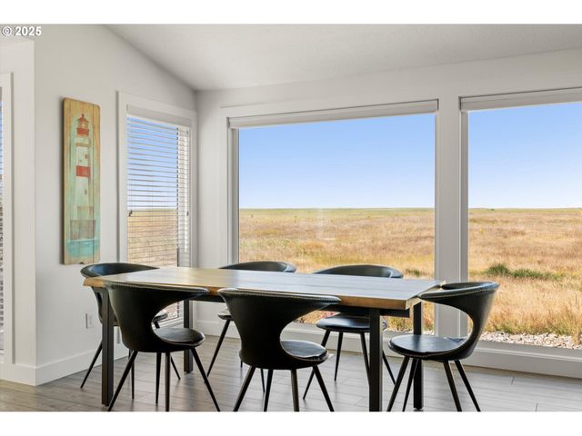 89026 OCEAN Dr, Warrenton, OR 97146