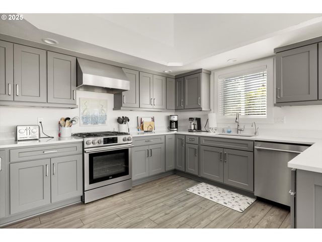 89026 OCEAN Dr, Warrenton, OR 97146