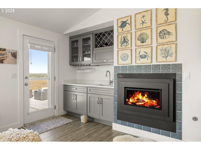 89026 OCEAN Dr, Warrenton, OR 97146