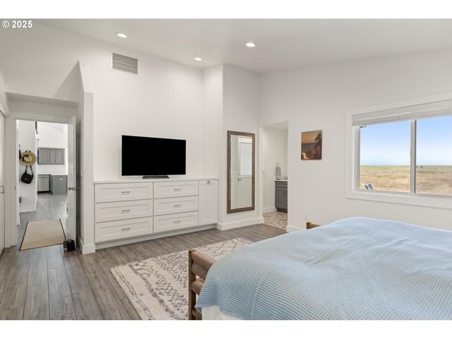 89026 OCEAN Dr, Warrenton, OR 97146