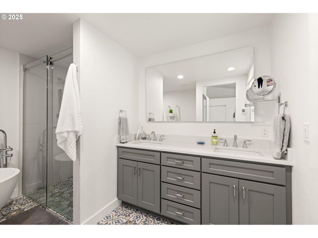 89026 OCEAN Dr, Warrenton, OR 97146