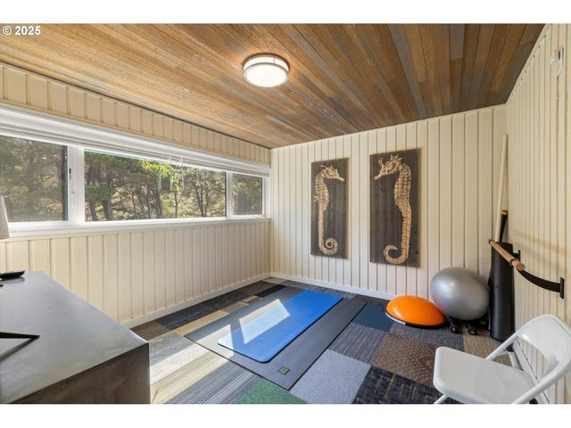 89026 OCEAN Dr, Warrenton, OR 97146