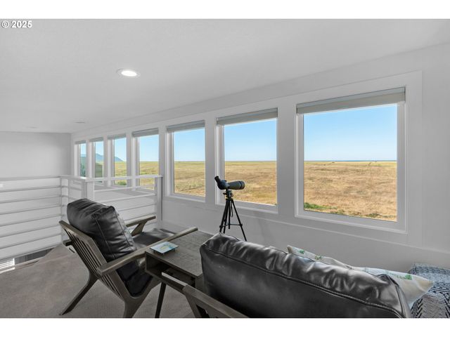 89026 OCEAN Dr, Warrenton, OR 97146