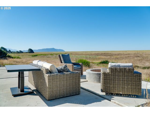 89026 OCEAN Dr, Warrenton, OR 97146