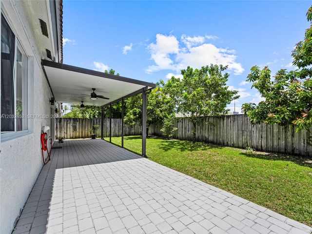 15780 SW 141st St, Miami, FL 33196