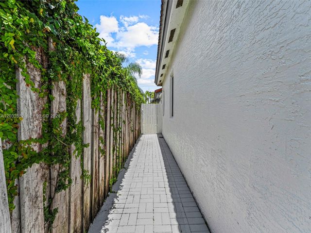 15780 SW 141st St, Miami, FL 33196