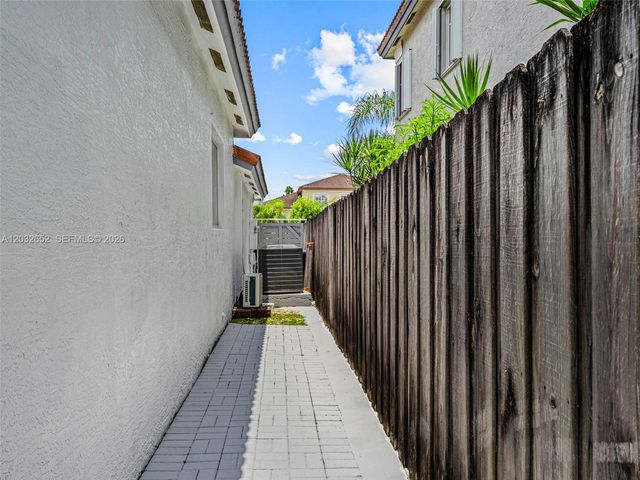 15780 SW 141st St, Miami, FL 33196