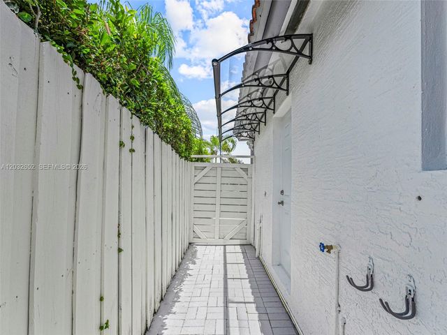 15780 SW 141st St, Miami, FL 33196