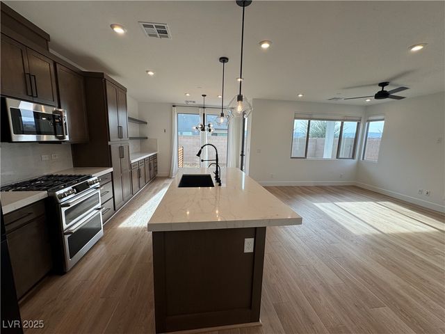 4395 Sunburst Spring Avenue, Las Vegas, NV 89141