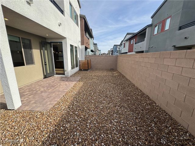 4395 Sunburst Spring Avenue, Las Vegas, NV 89141