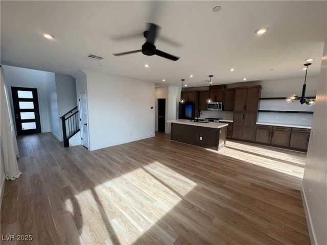 4395 Sunburst Spring Avenue, Las Vegas, NV 89141