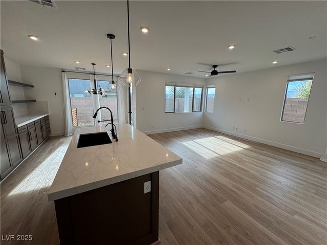 4395 Sunburst Spring Avenue, Las Vegas, NV 89141