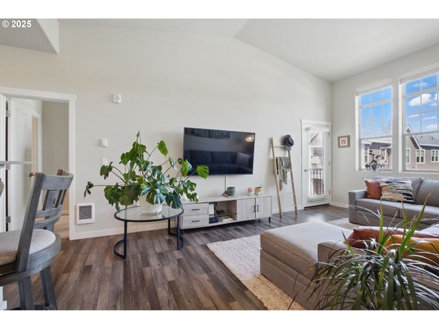 16322 Nw CHADWICK Way 303, Portland, OR 97229