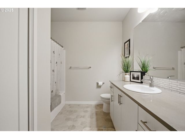 16322 Nw CHADWICK Way 303, Portland, OR 97229