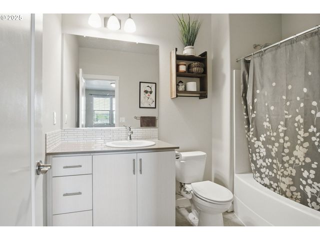 16322 Nw CHADWICK Way 303, Portland, OR 97229