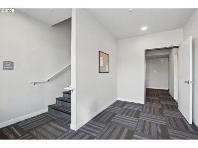 16322 Nw CHADWICK Way 303, Portland, OR 97229