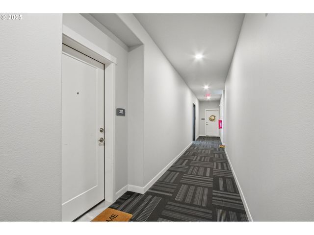 16322 Nw CHADWICK Way 303, Portland, OR 97229