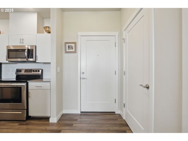 16322 Nw CHADWICK Way 303, Portland, OR 97229