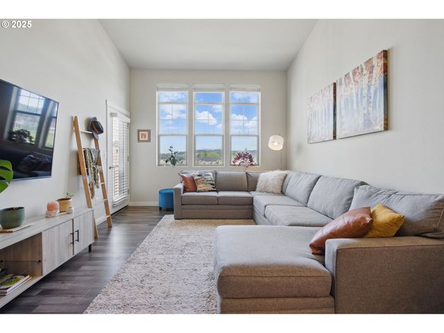 16322 Nw CHADWICK Way 303, Portland, OR 97229