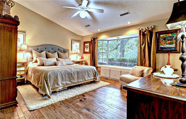 811 E Township Street, Fayetteville, AR 72703