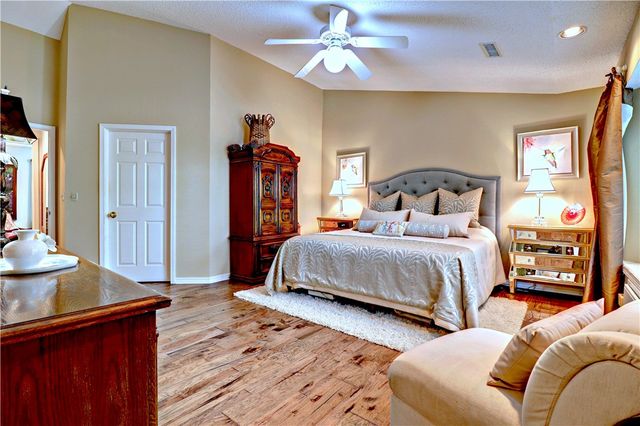 811 E Township Street, Fayetteville, AR 72703