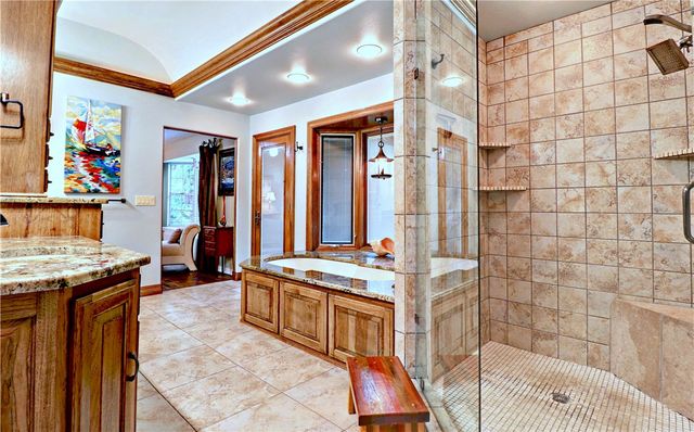 811 E Township Street, Fayetteville, AR 72703