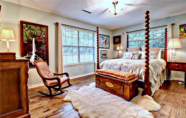811 E Township Street, Fayetteville, AR 72703