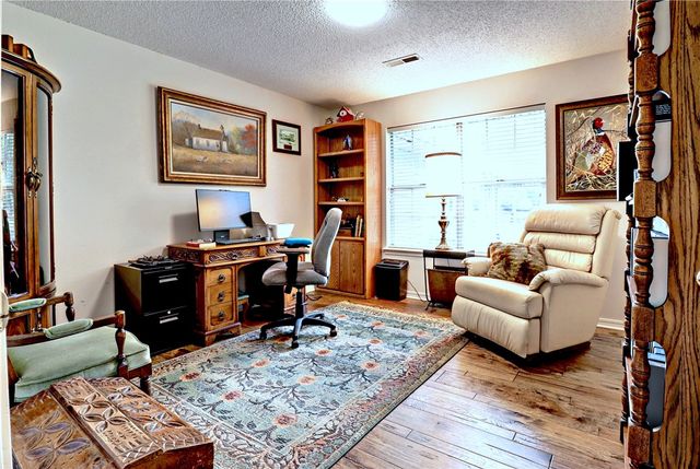 811 E Township Street, Fayetteville, AR 72703