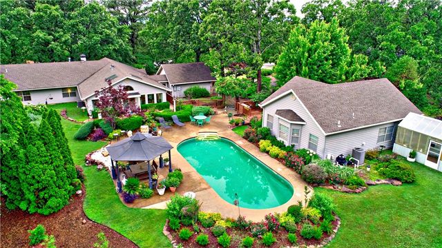 811 E Township Street, Fayetteville, AR 72703
