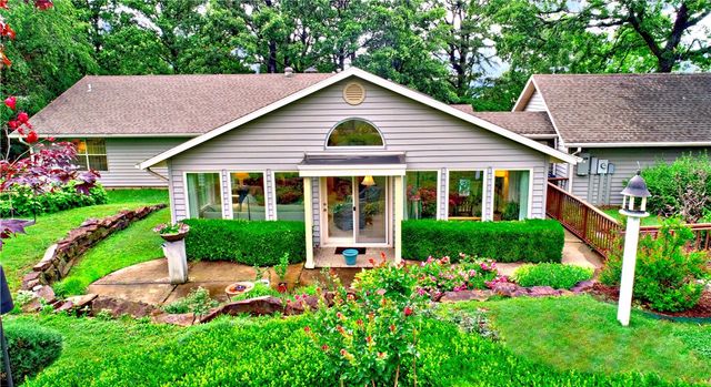 811 E Township Street, Fayetteville, AR 72703