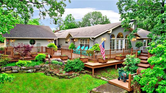 811 E Township Street, Fayetteville, AR 72703