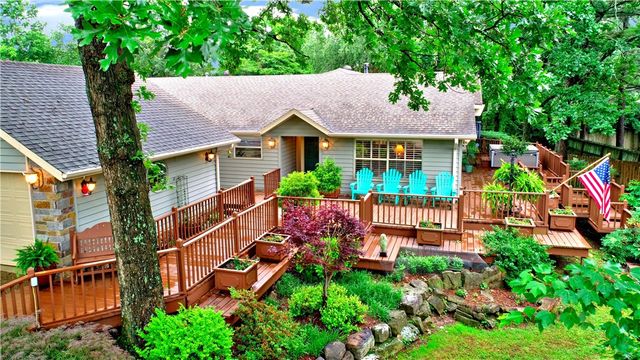 811 E Township Street, Fayetteville, AR 72703