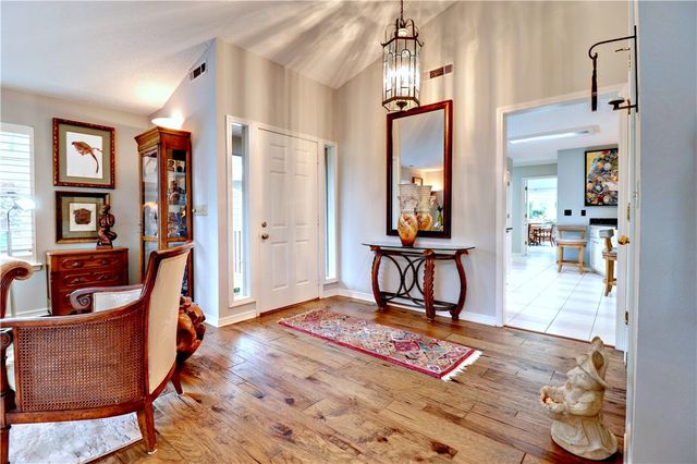 811 E Township Street, Fayetteville, AR 72703